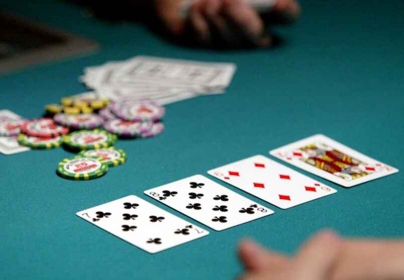 Tìm hiểu  khái niệm Bluff trong poker là gì?